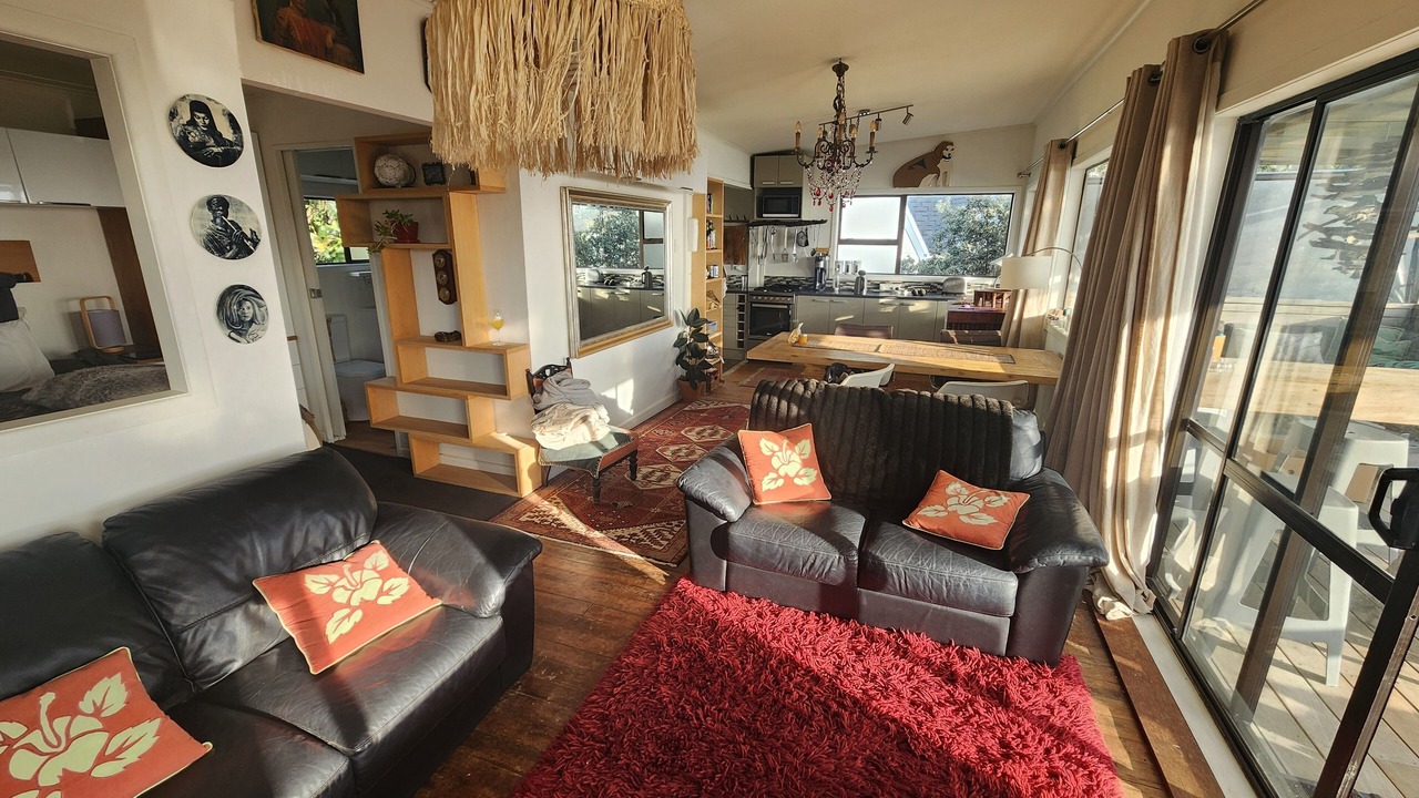 Photo of Livingroom in Piha