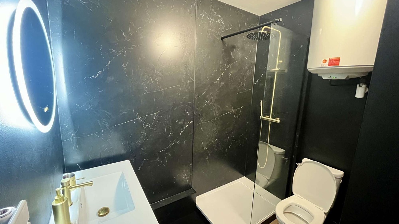 Photo of Bathroom in Liberation