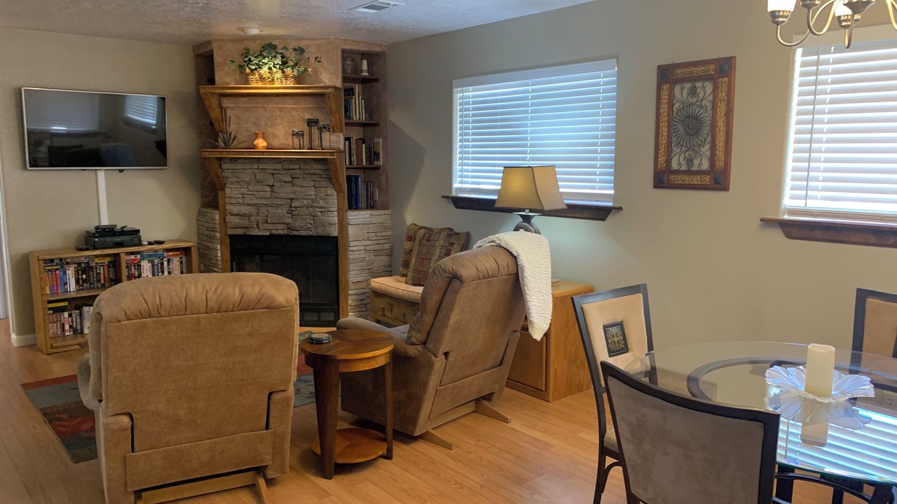 Photo of Livingroom in Foothills South