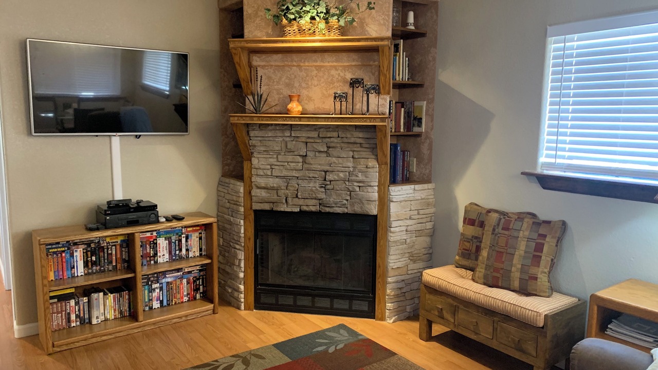 Photo of Livingroom in Foothills South