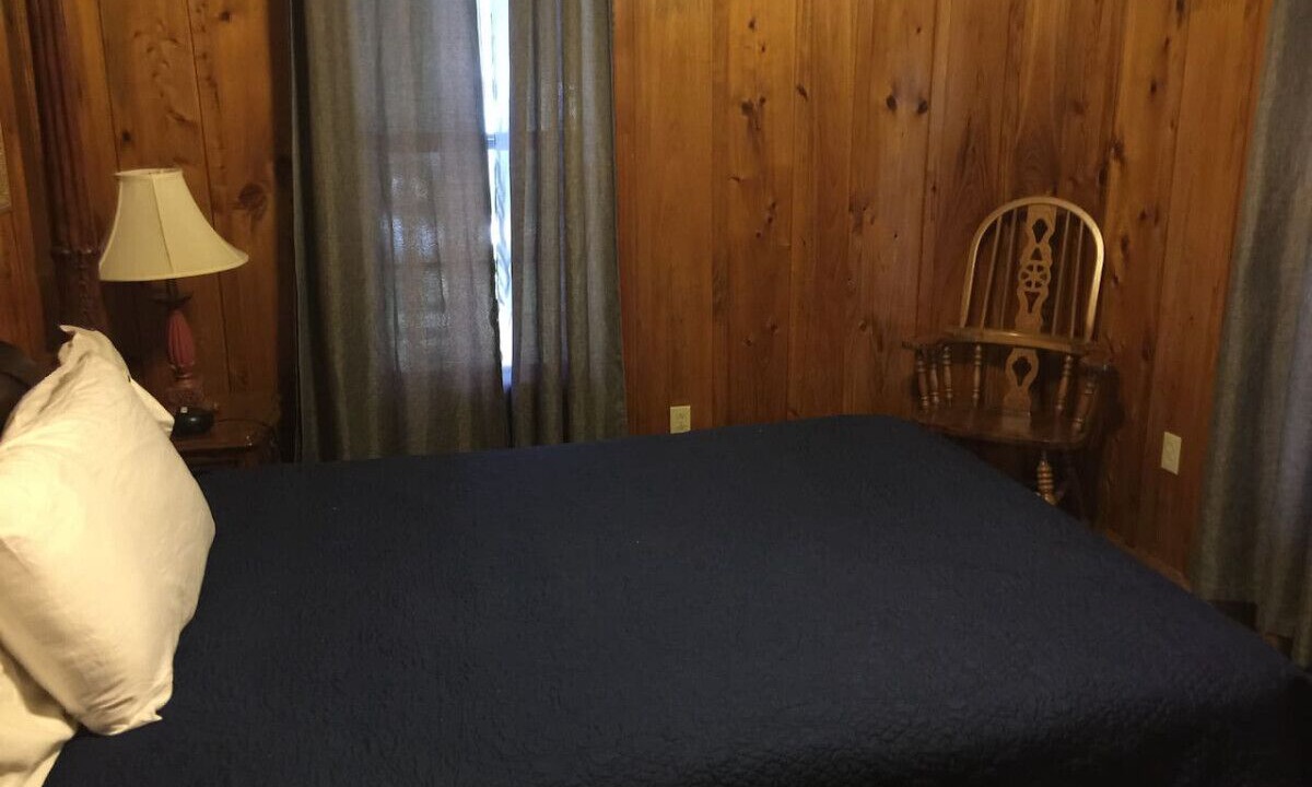 Photo of Bedroom in Lake Village