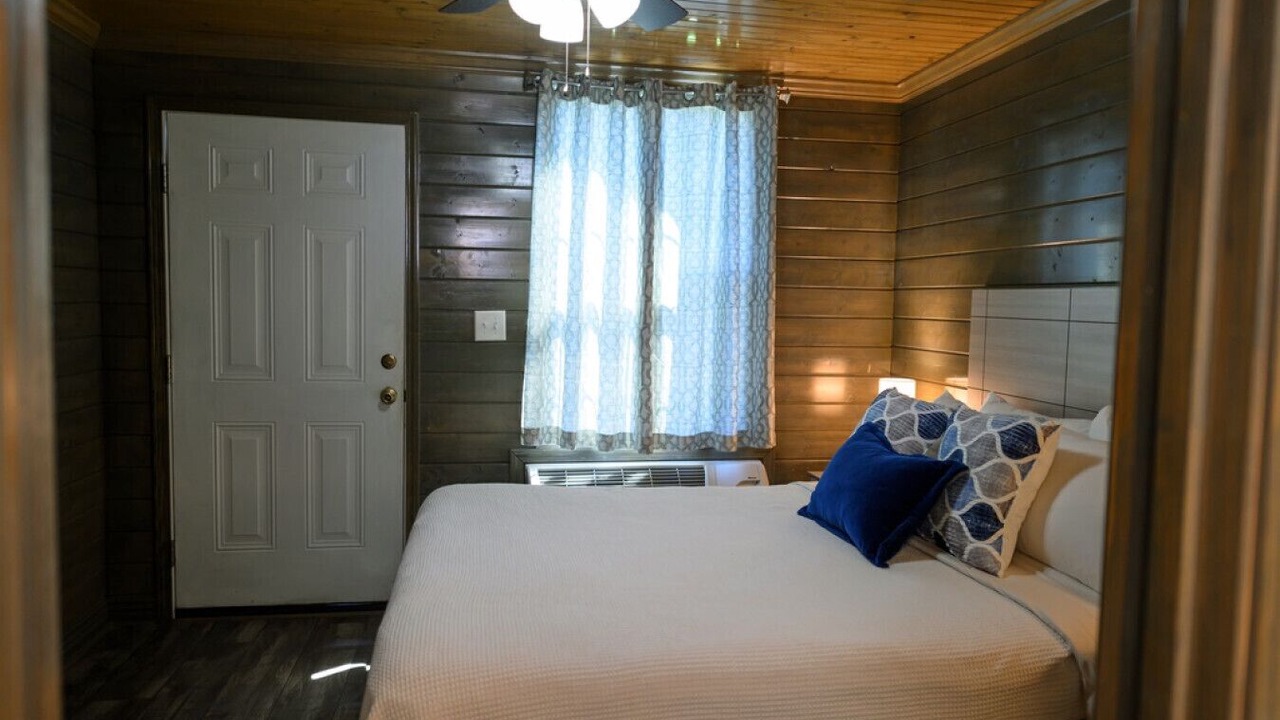 Photo of Bedroom in Lake Village