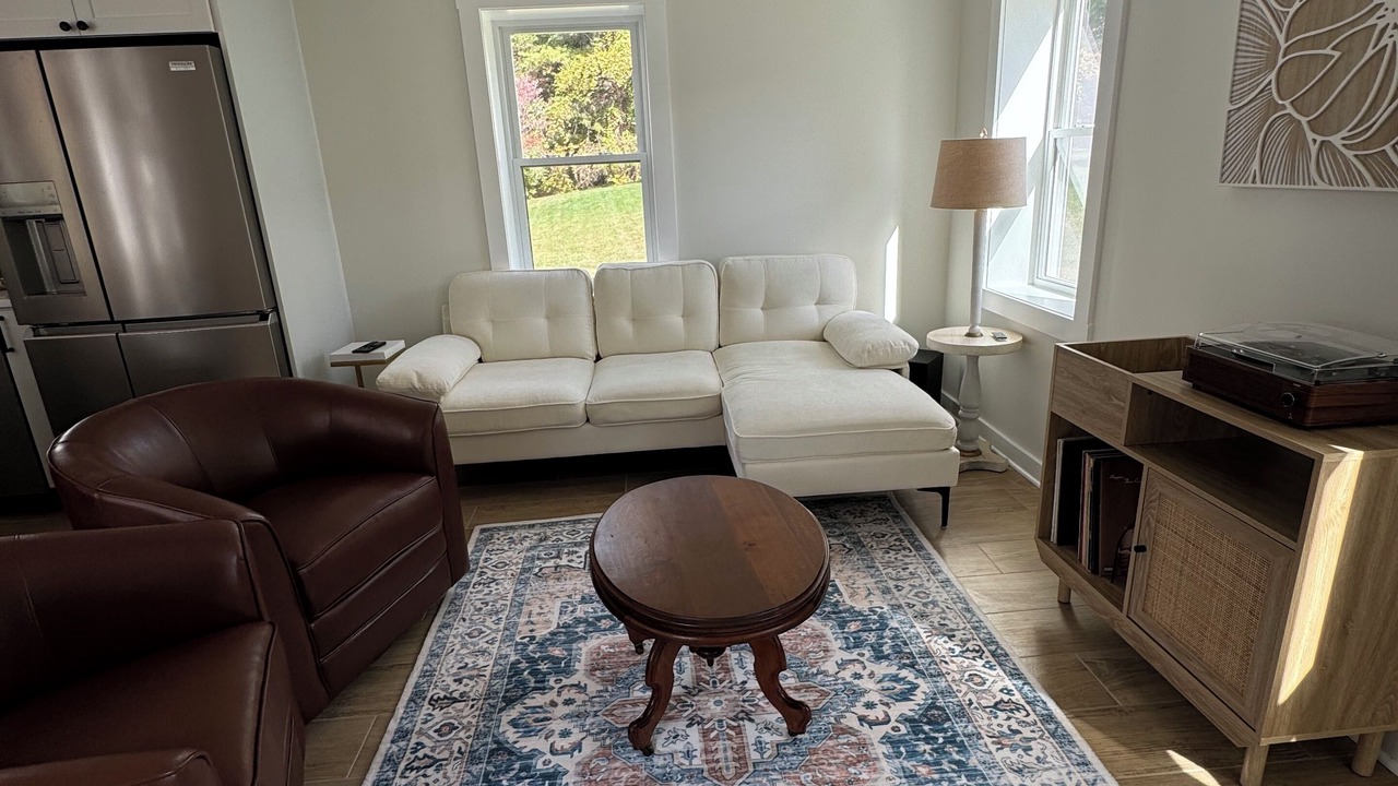 Photo of Livingroom in Castleton-on-Hudson