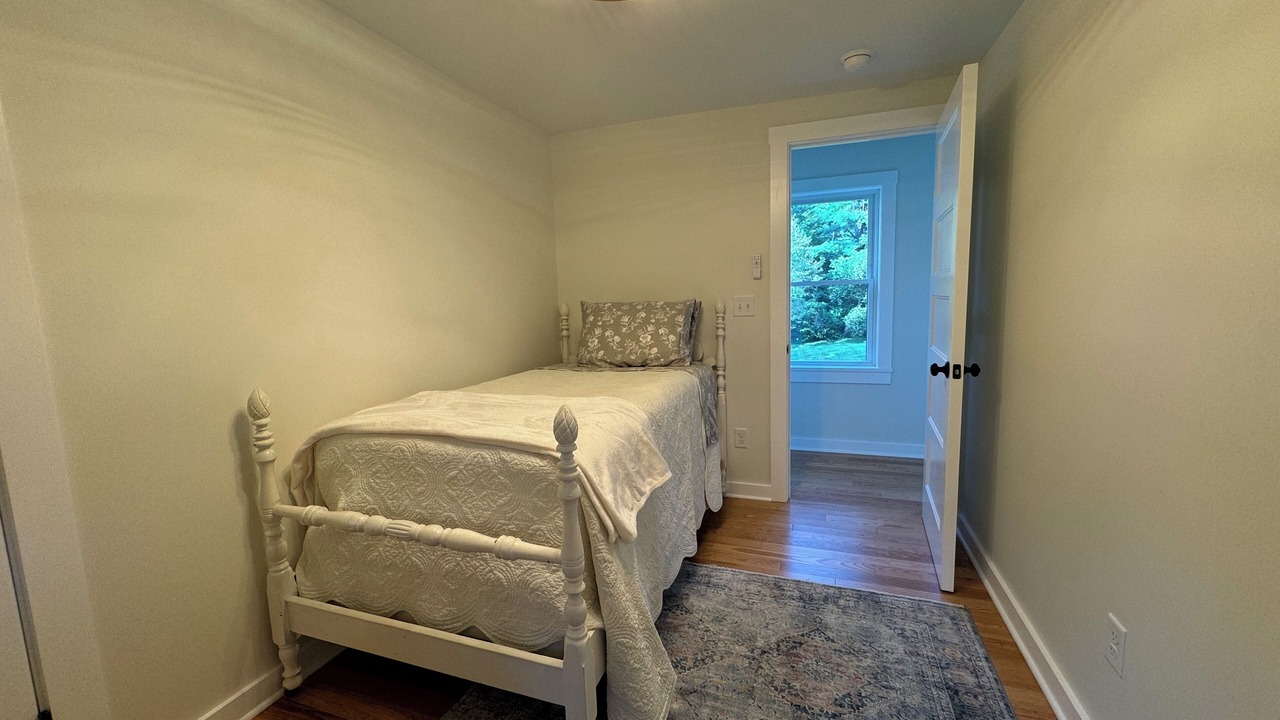 Photo of Bedroom in Castleton-on-Hudson