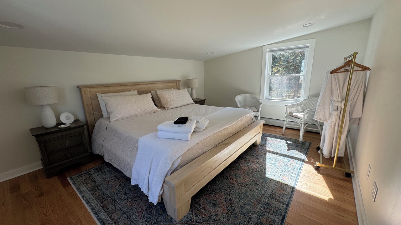 Photo of Bedroom in Castleton-on-Hudson