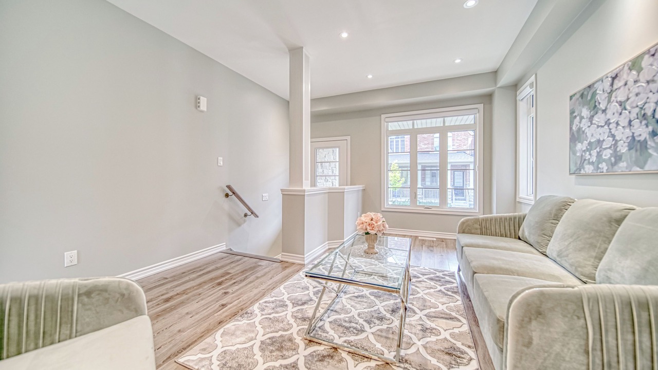 Photo of Livingroom in Ajax