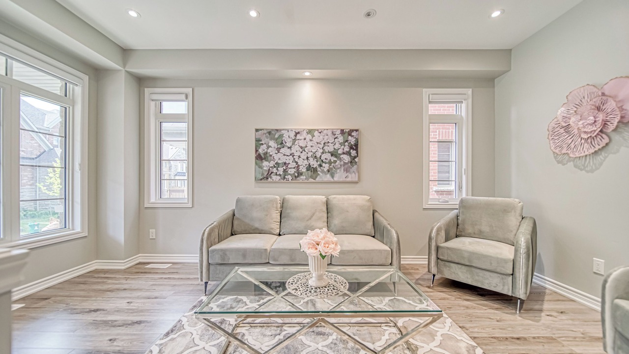 Photo of Livingroom in Ajax