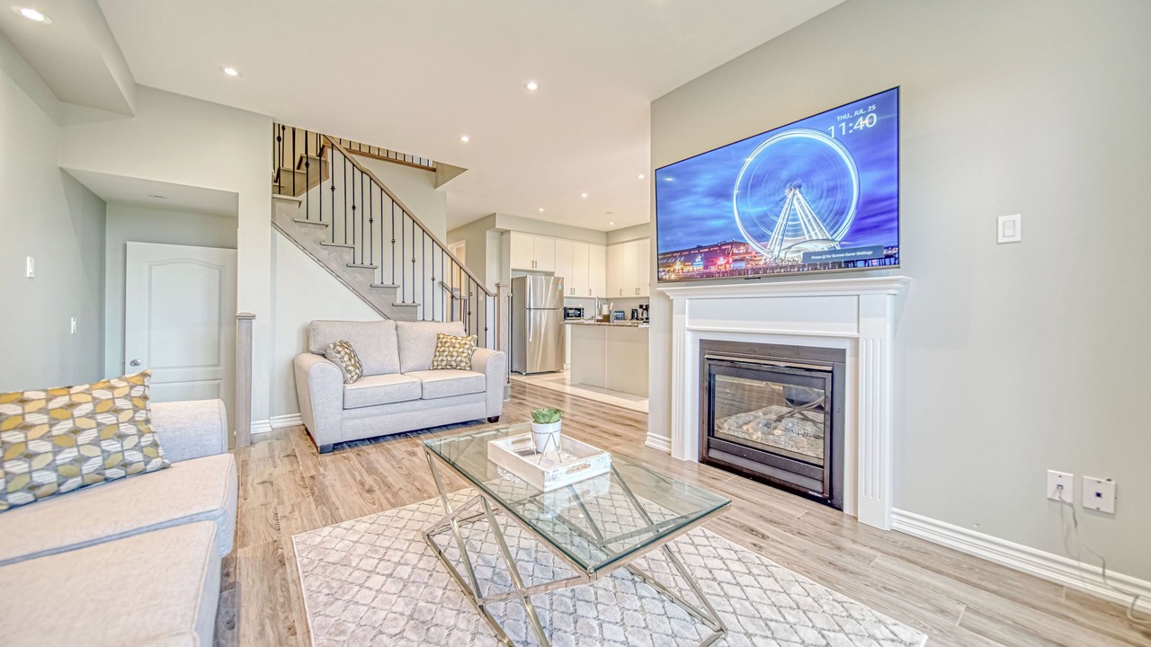 Photo of Livingroom in Ajax