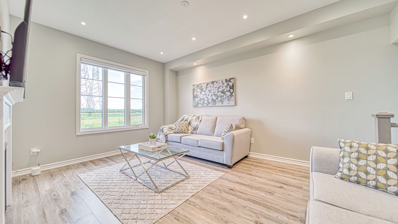 Photo of Livingroom in Ajax