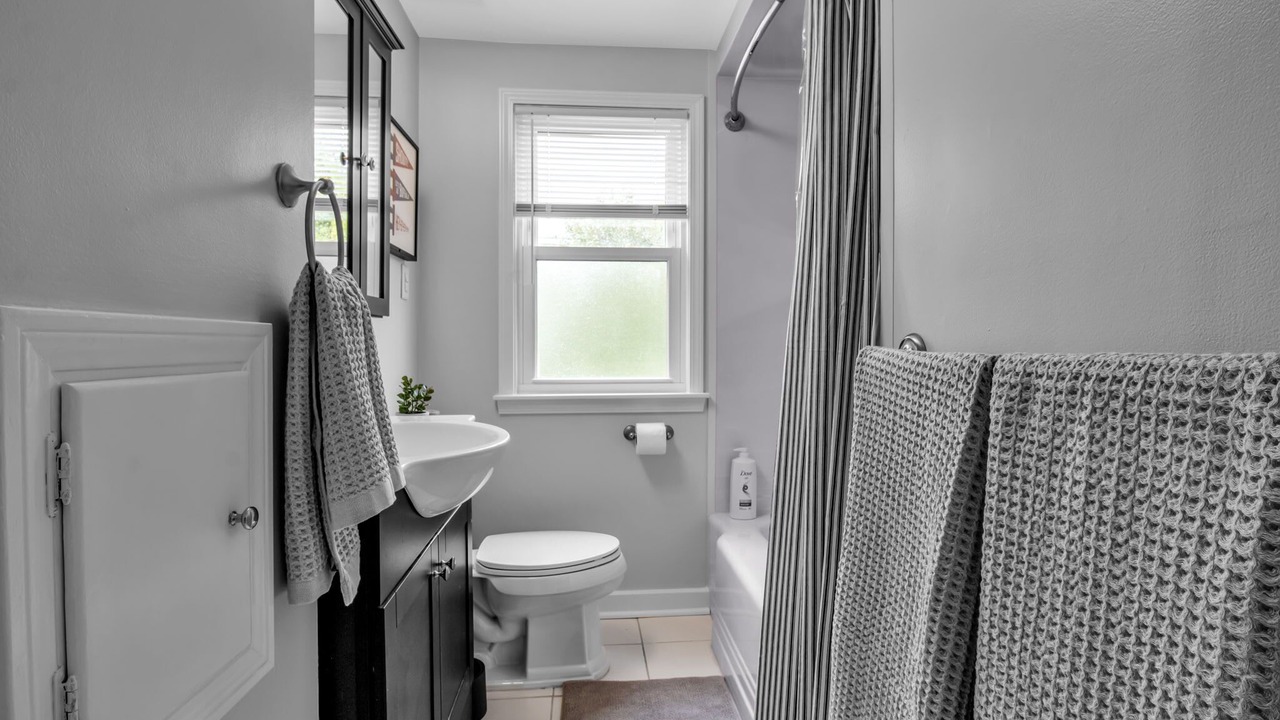 Photo of Bathroom in Eggertsville