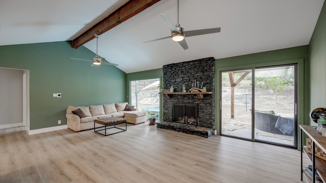 Photo of Livingroom in West Oak Hill