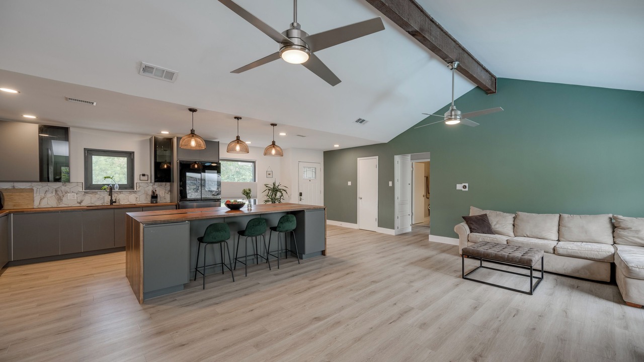 Photo of Livingroom in West Oak Hill