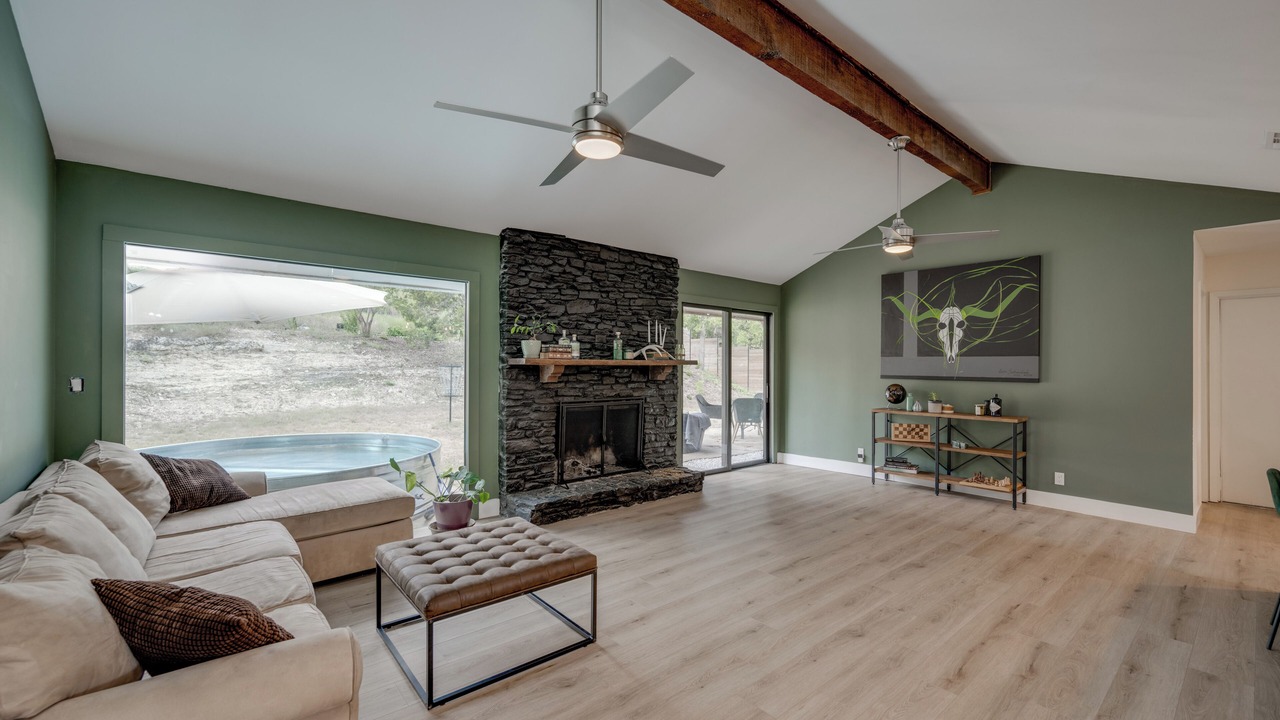 Photo of Livingroom in West Oak Hill