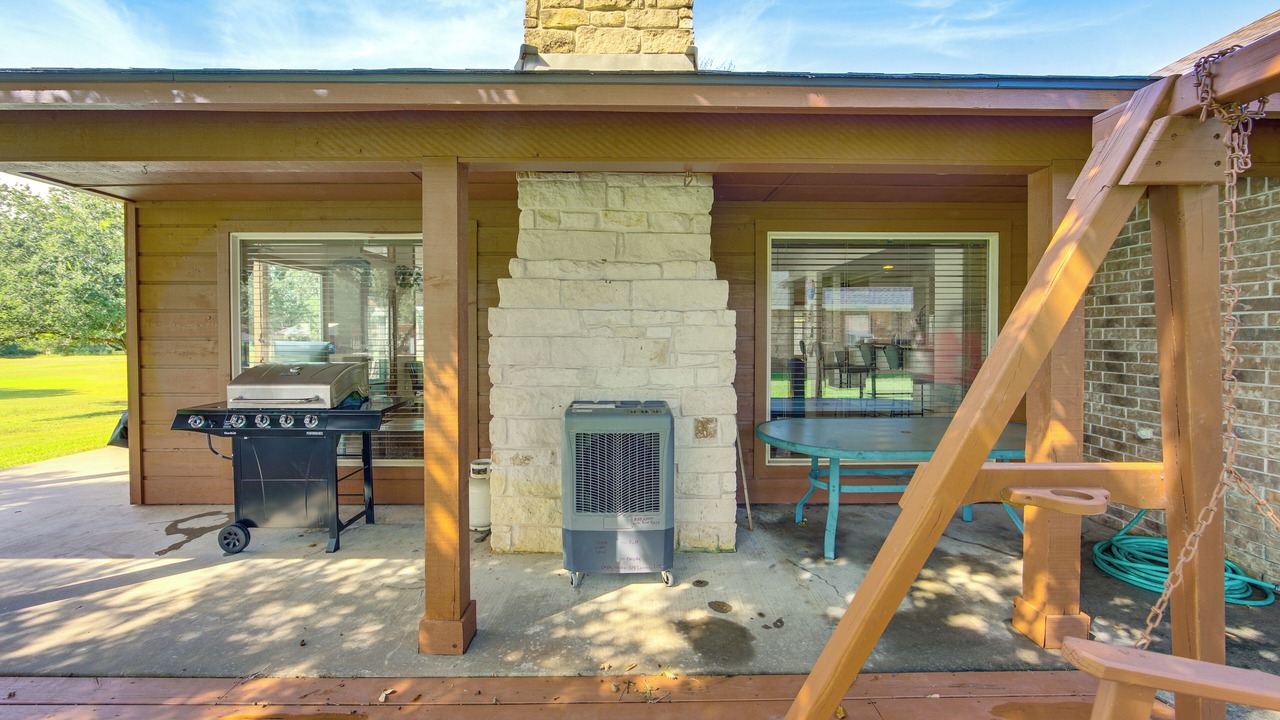 Photo of Patio Balcony in Log Cabin