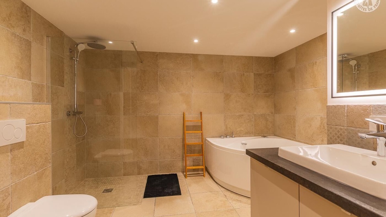 Photo of Bathroom in Queige