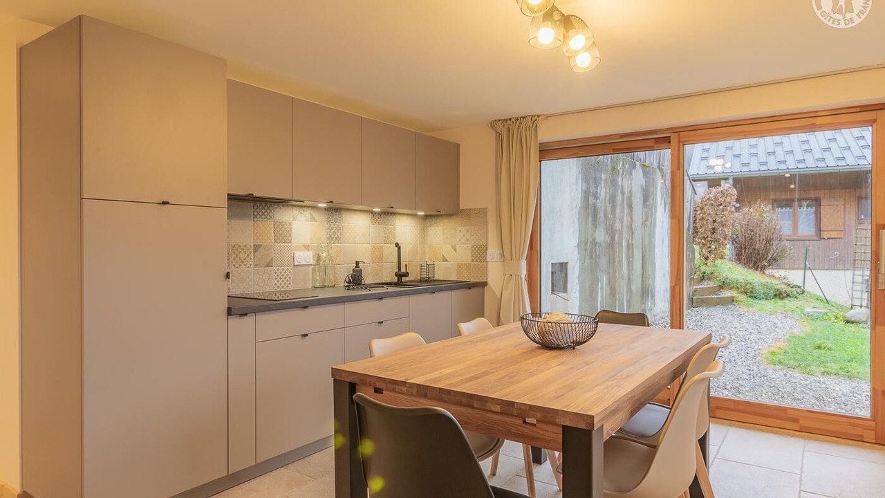 Photo of Others in Queige