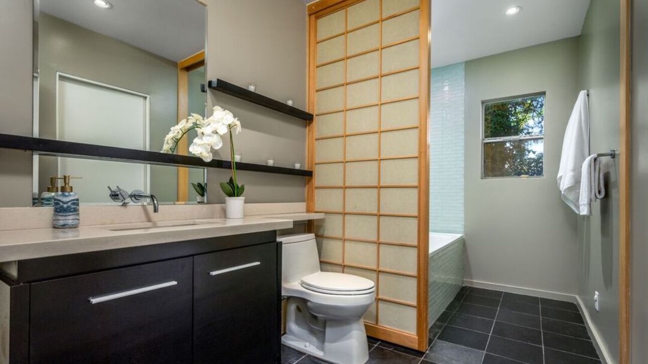 Photo of Bathroom in Hollywood Hills West