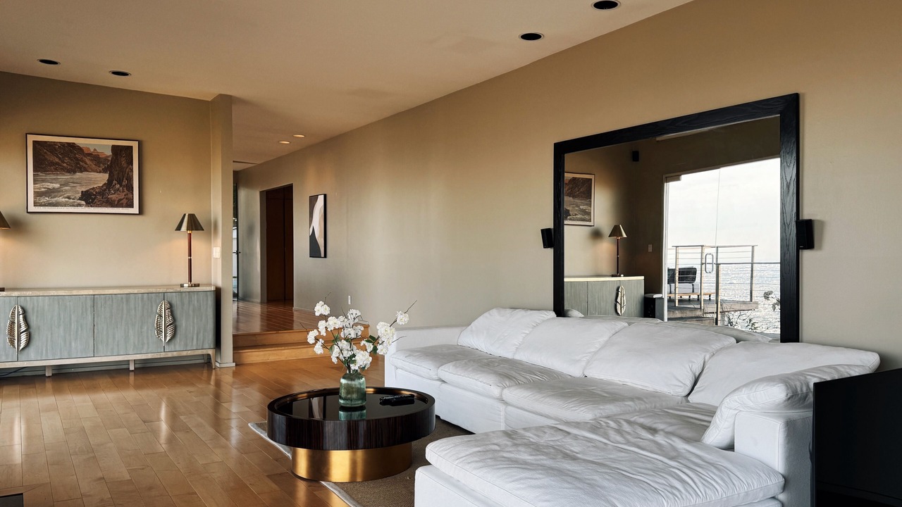 Photo of Livingroom in Hollywood Hills West