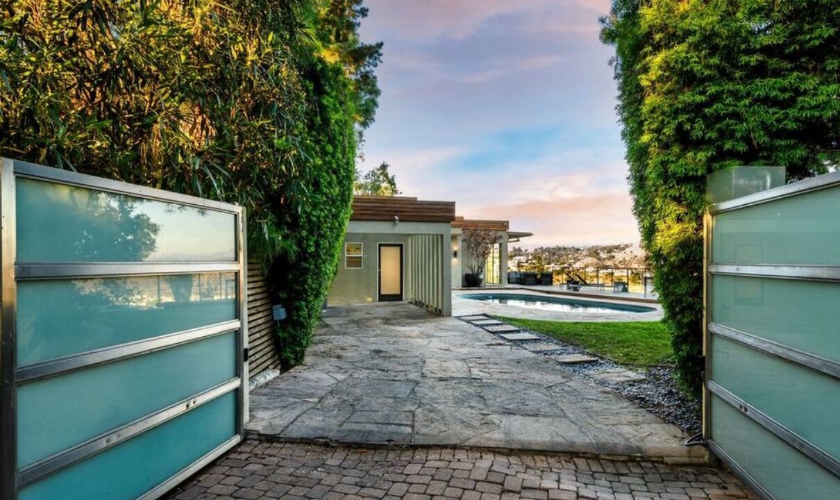 Photo of Patio Balcony in Hollywood Hills West