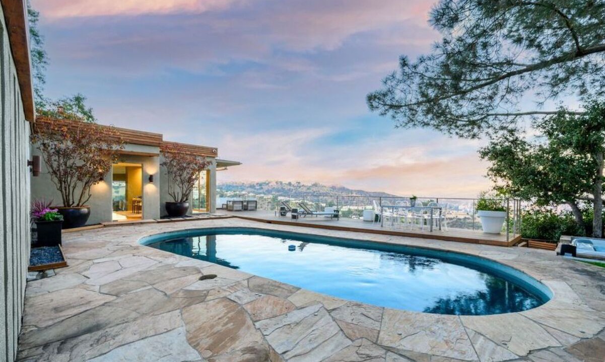 Photo of Outdoor in Hollywood Hills West