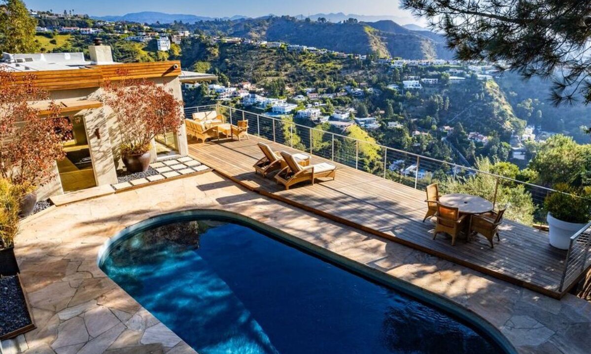 Photo of Outdoor in Hollywood Hills West