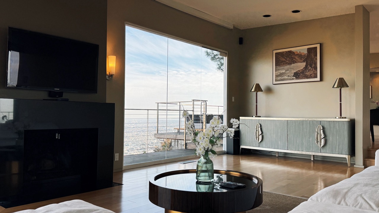 Photo of Livingroom in Hollywood Hills West