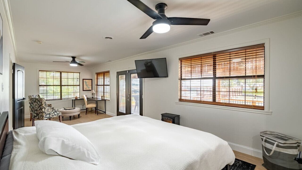 Photo of Bedroom in Mabank