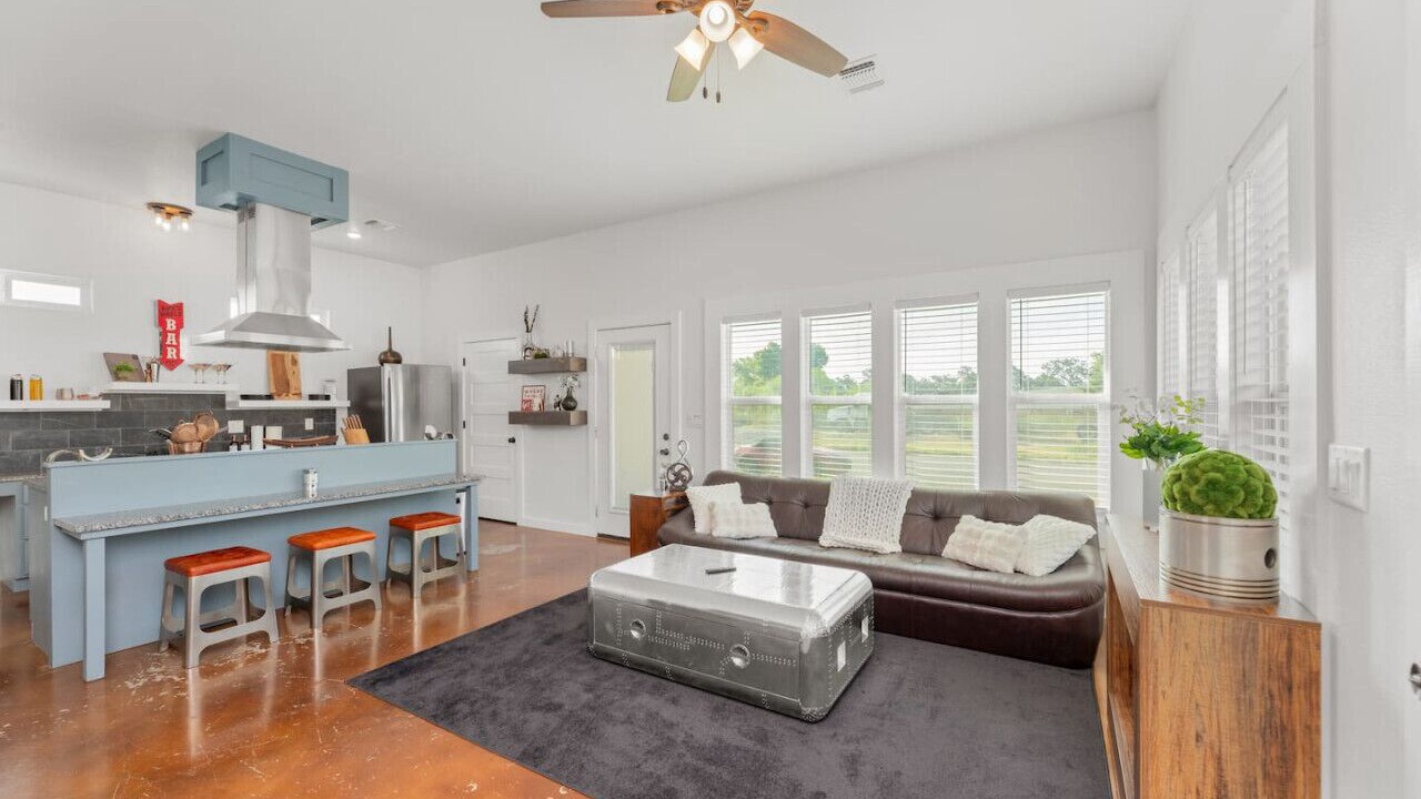 Photo of Livingroom in La Grange