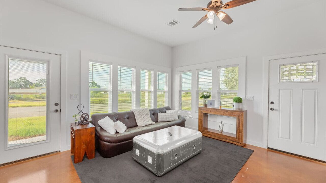 Photo of Livingroom in La Grange