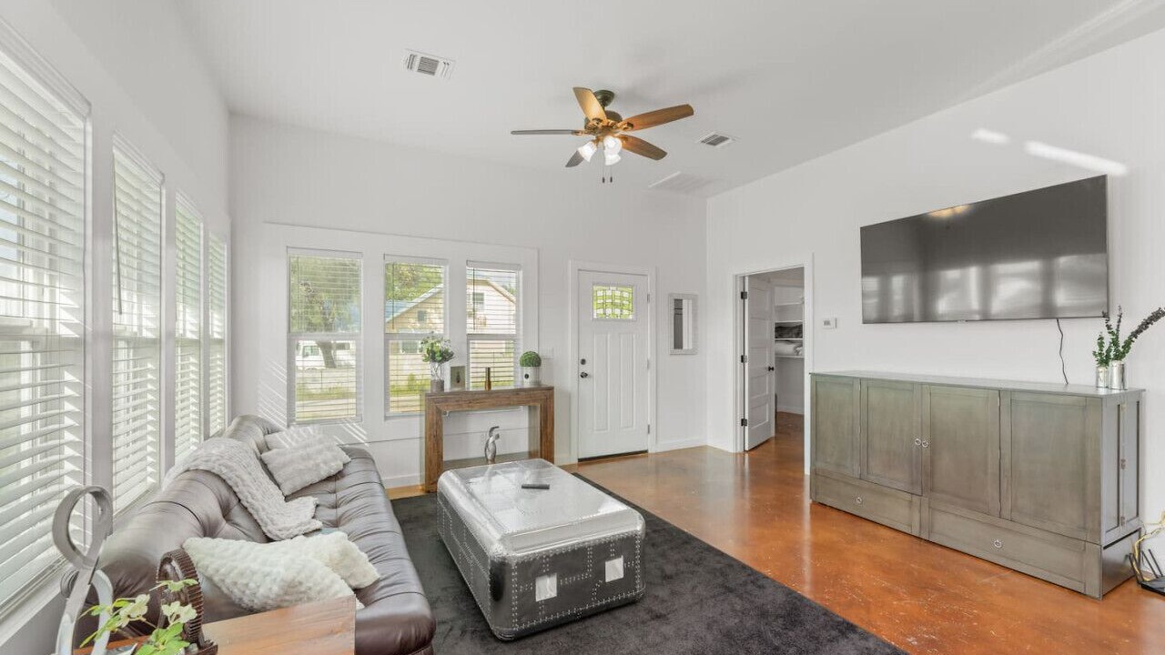 Photo of Livingroom in La Grange