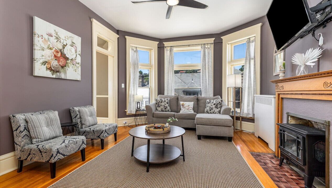 Photo of Livingroom in Dubuque