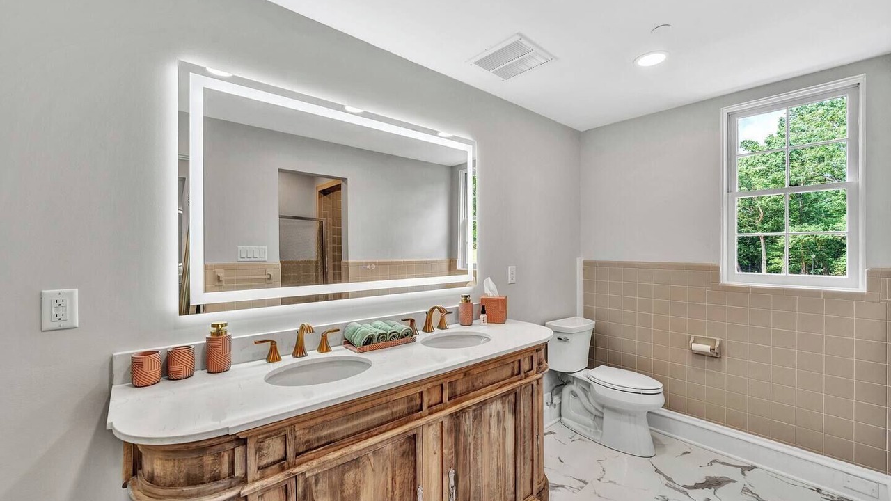 Photo of Bathroom in Union Hall
