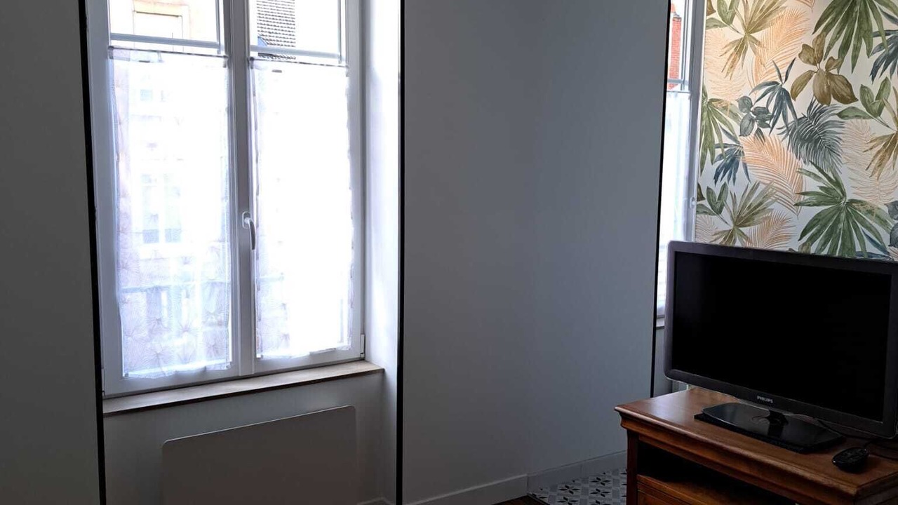 Photo of Livingroom in Poincare - Foch - Anatole France - Croix de Bourgogne