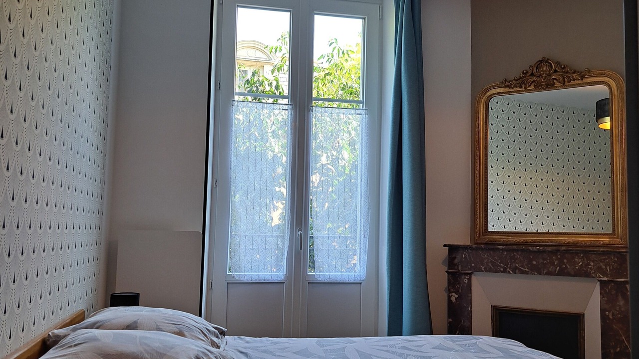 Photo of Bedroom in Poincare - Foch - Anatole France - Croix de Bourgogne