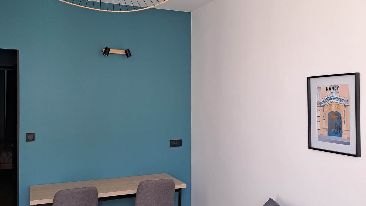 Photo of Livingroom in Poincare - Foch - Anatole France - Croix de Bourgogne