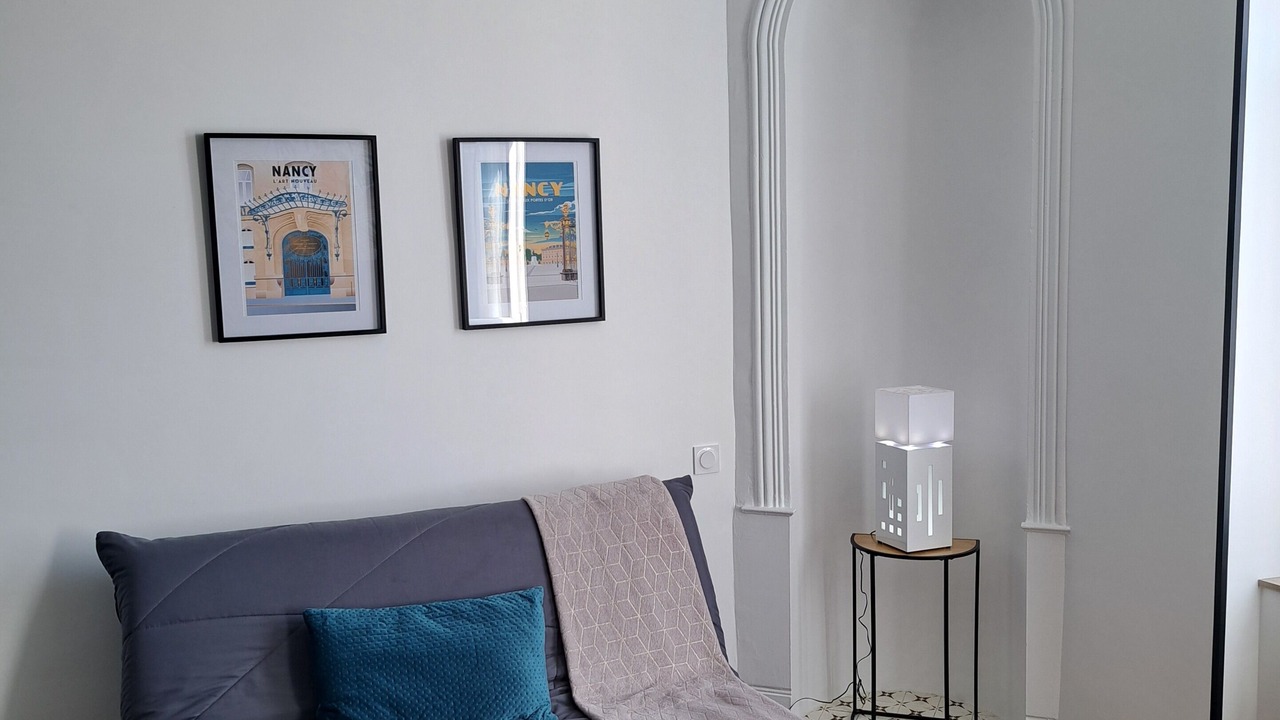 Photo of Livingroom in Poincare - Foch - Anatole France - Croix de Bourgogne