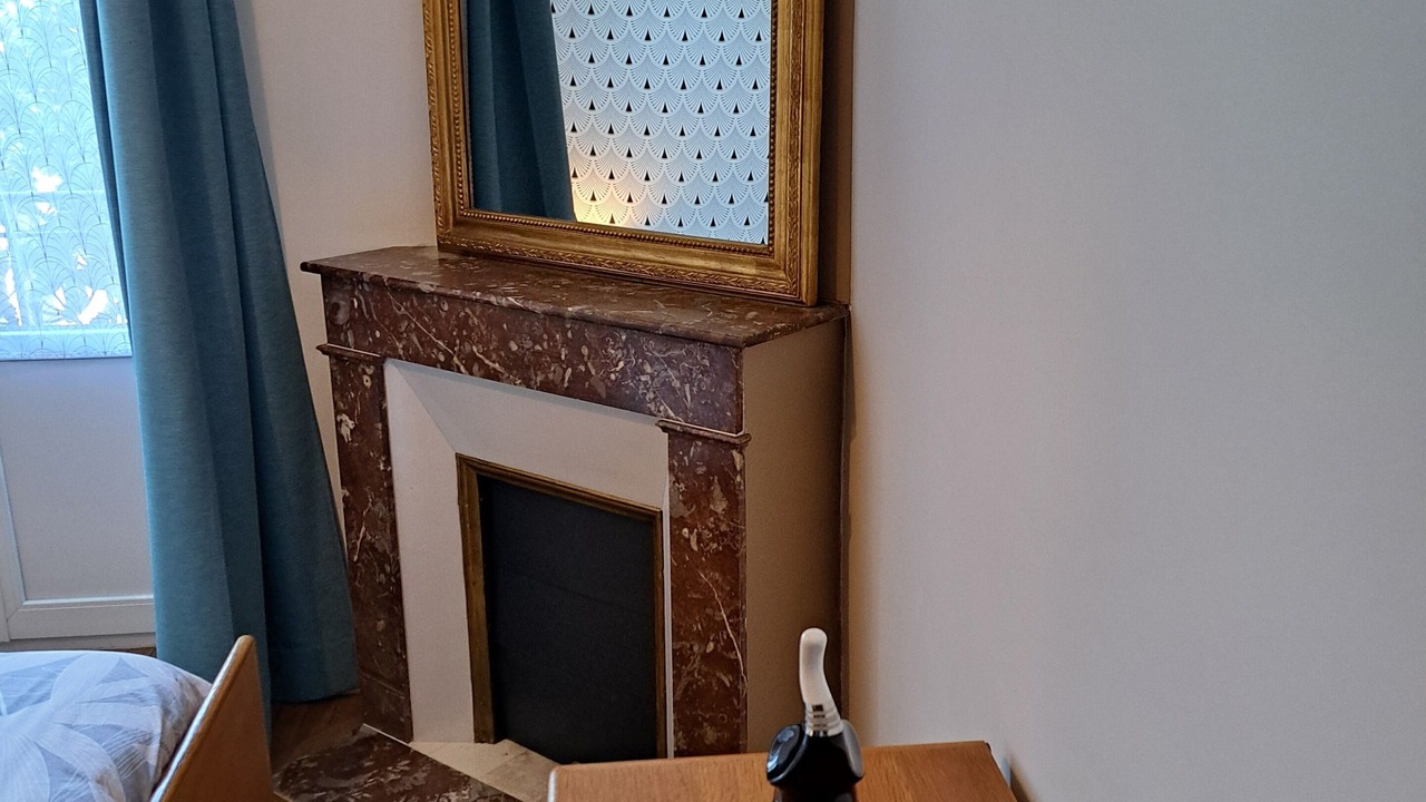 Photo of Bedroom in Poincare - Foch - Anatole France - Croix de Bourgogne