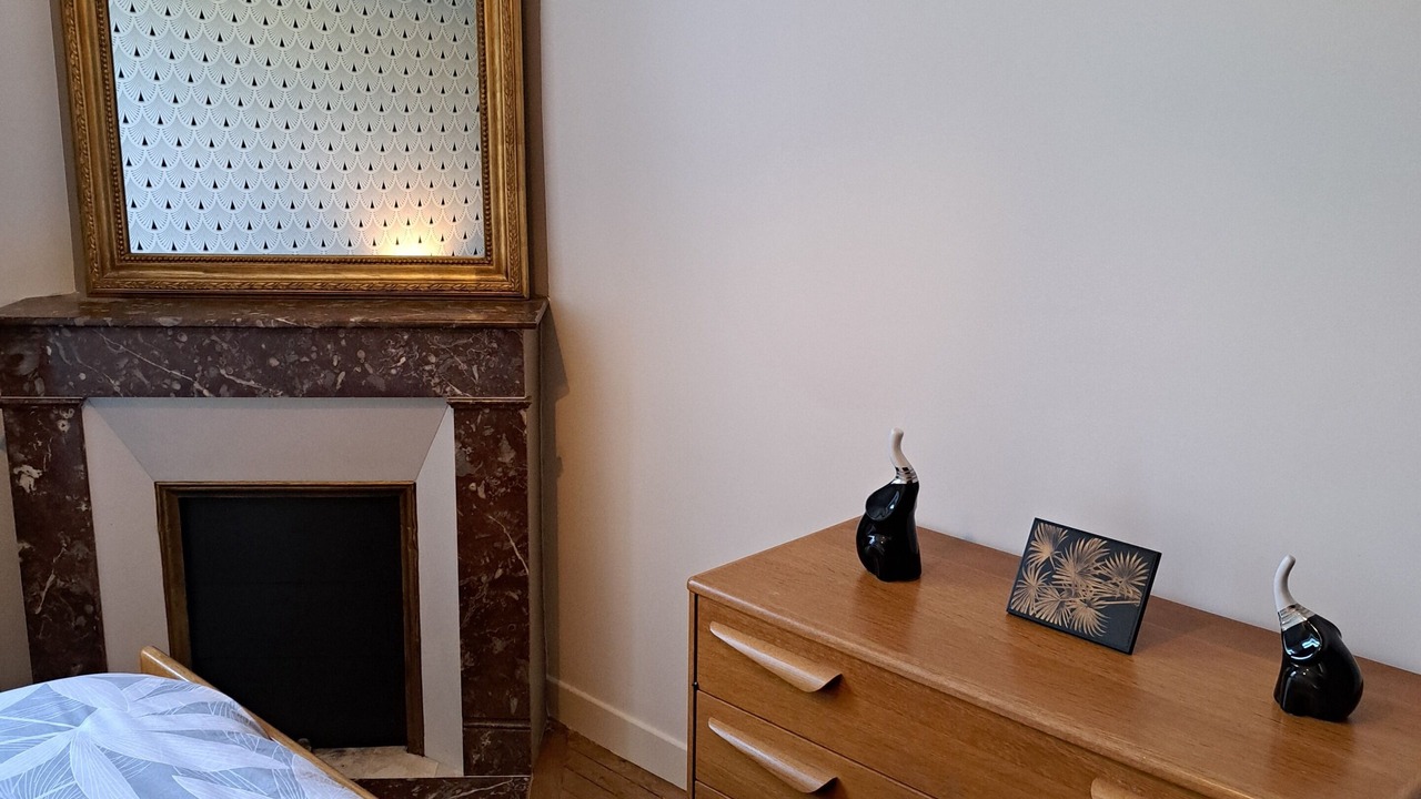 Photo of Bedroom in Poincare - Foch - Anatole France - Croix de Bourgogne