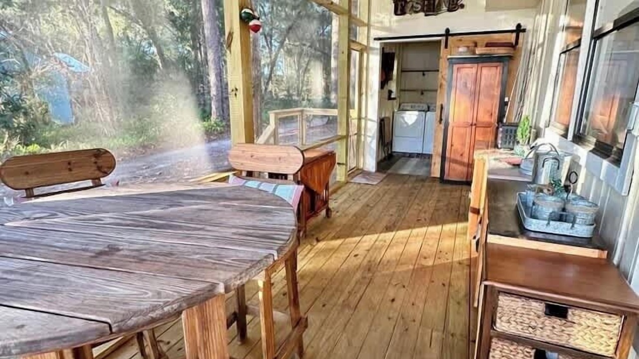 Photo of Outdoor in Putnam Hall