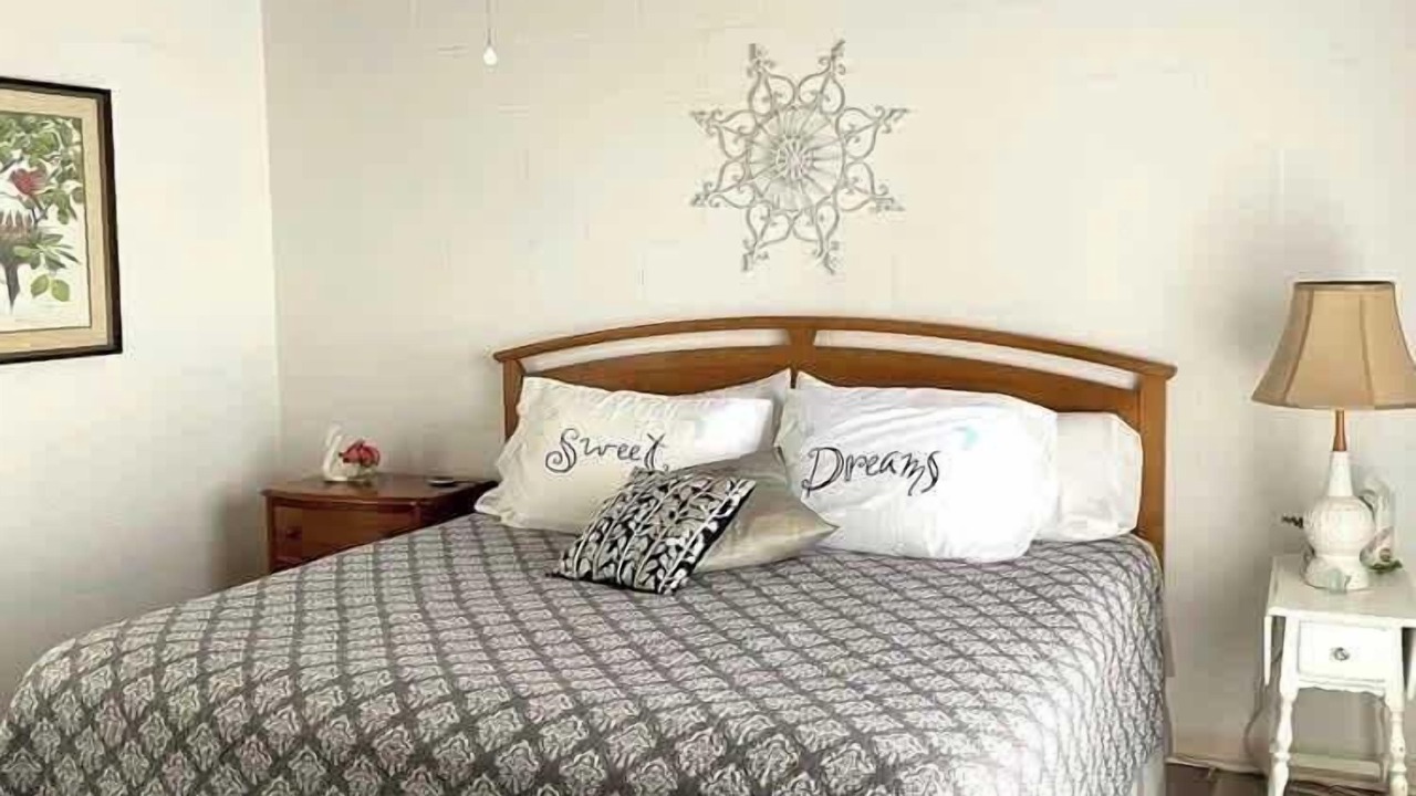 Photo of Bedroom in Putnam Hall