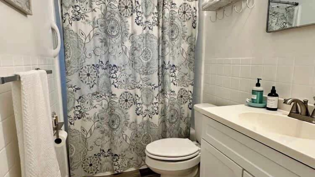 Photo of Bathroom in Putnam Hall