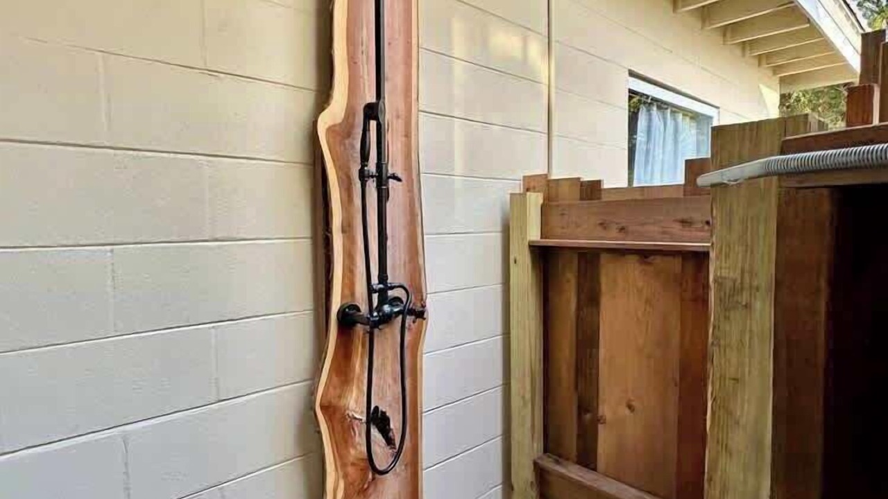 Photo of Outdoor in Putnam Hall