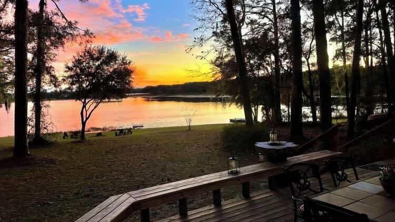 Photo of Outdoor in Putnam Hall