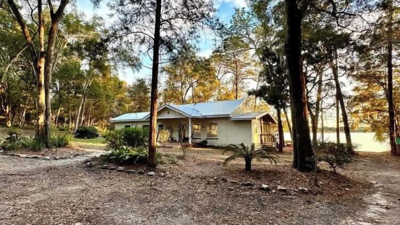 Photo of Outdoor in Putnam Hall