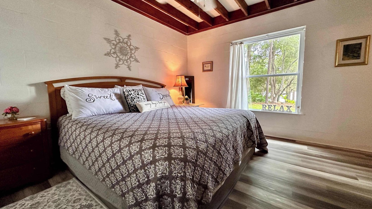 Photo of Bedroom in Putnam Hall