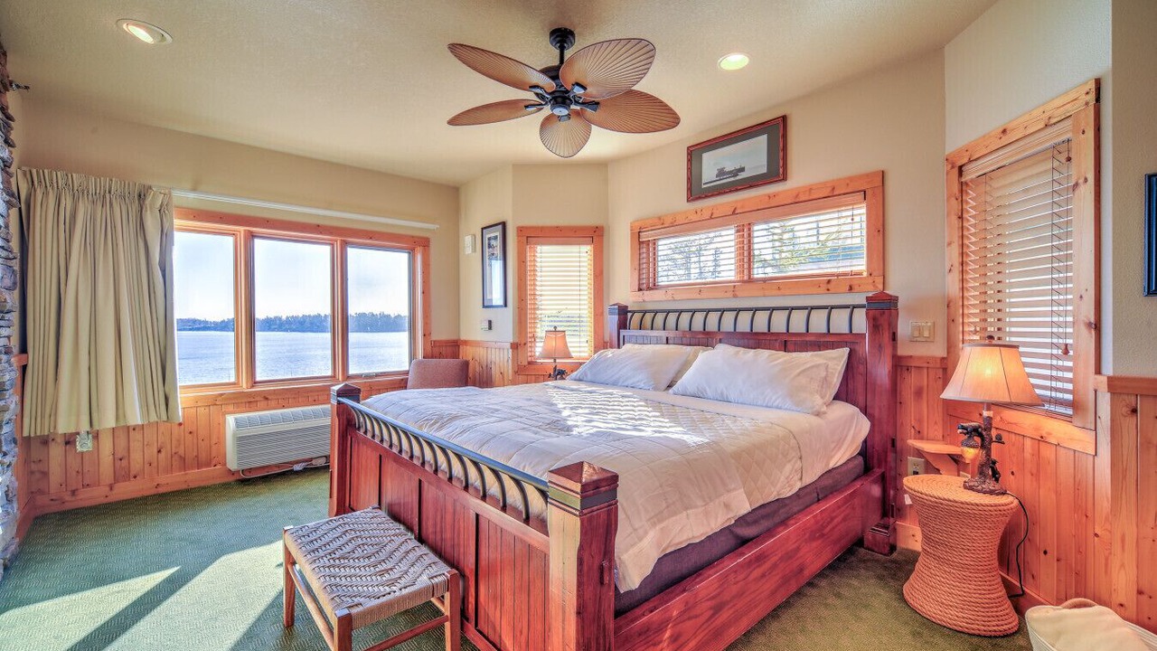 Photo of Livingroom in Two Harbors