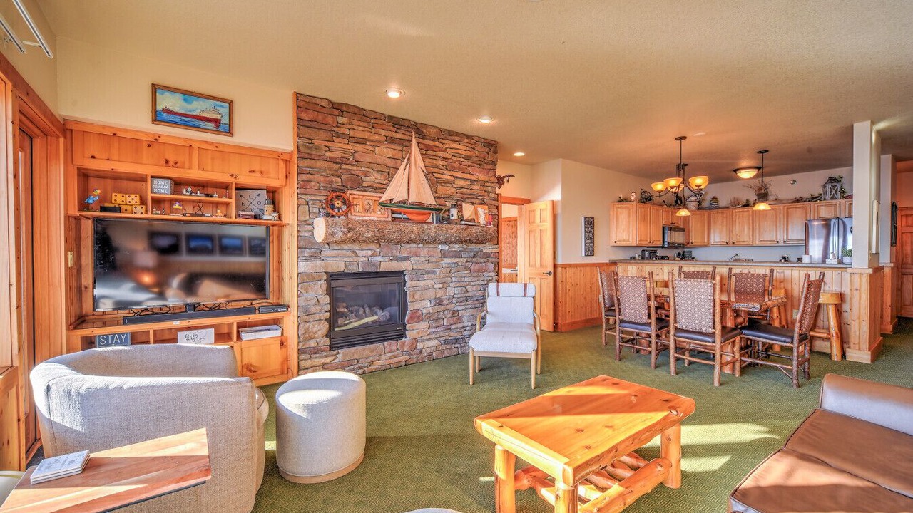 Photo of Livingroom in Two Harbors