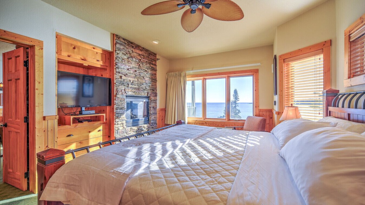 Photo of Livingroom in Two Harbors