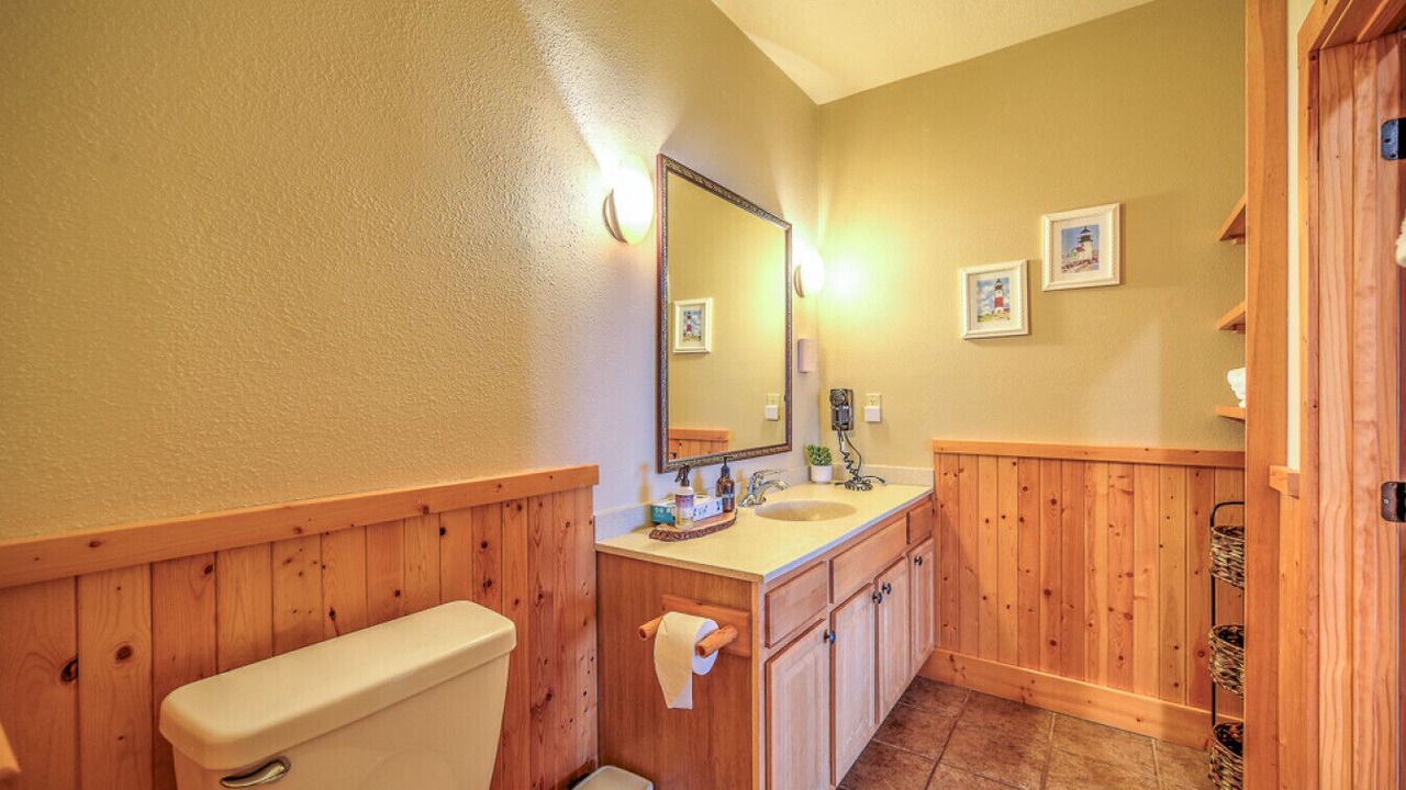 Photo of Bathroom in Two Harbors