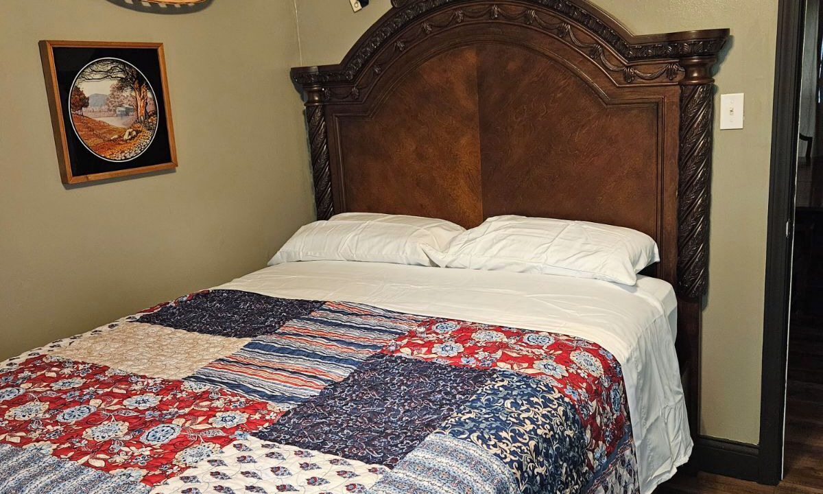 Photo of Bedroom in Grand Rivers